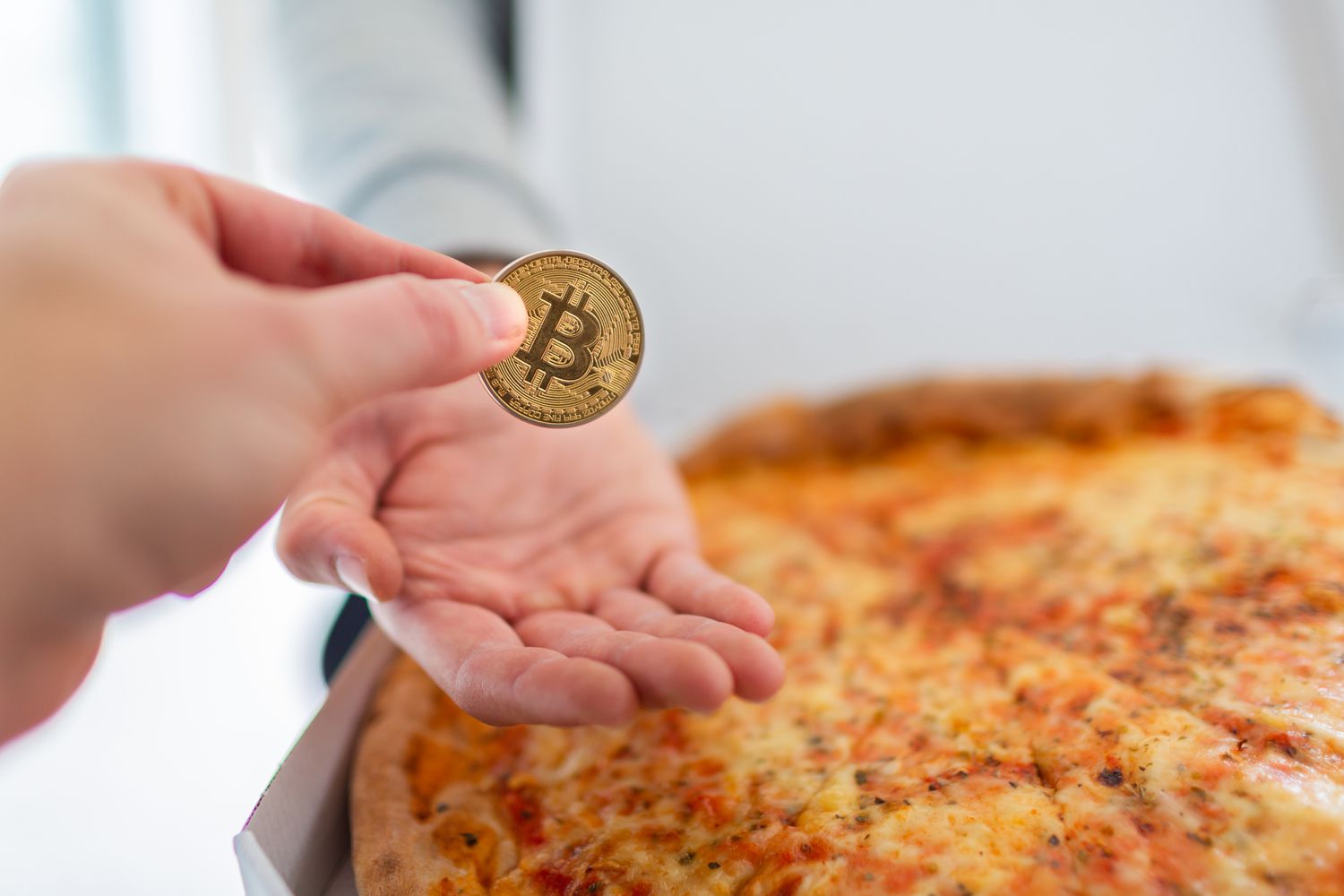 Baked Bitcoin Investor Tips $1, to Pizza Delivery Girl » The Merkle News