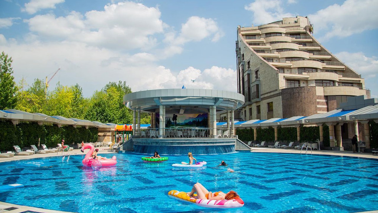 Outdoor pool - Multi Wellness Center