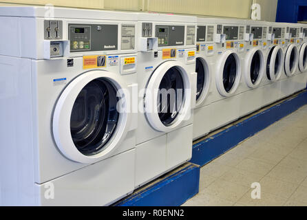 family-gadgets.ru - Coin Laundry, Laundromat, Wash and Fold