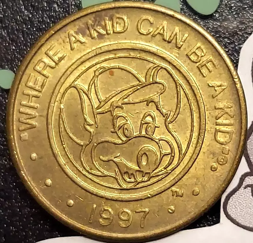 Token - Chuck E Cheese (Brass) - United States – Numista