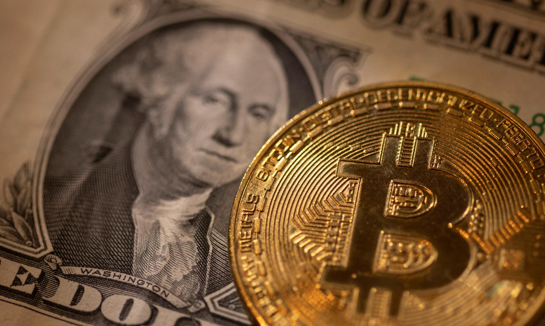 Bitcoin surges past US$60, with enthusiasts eyeing record highs - BNN Bloomberg