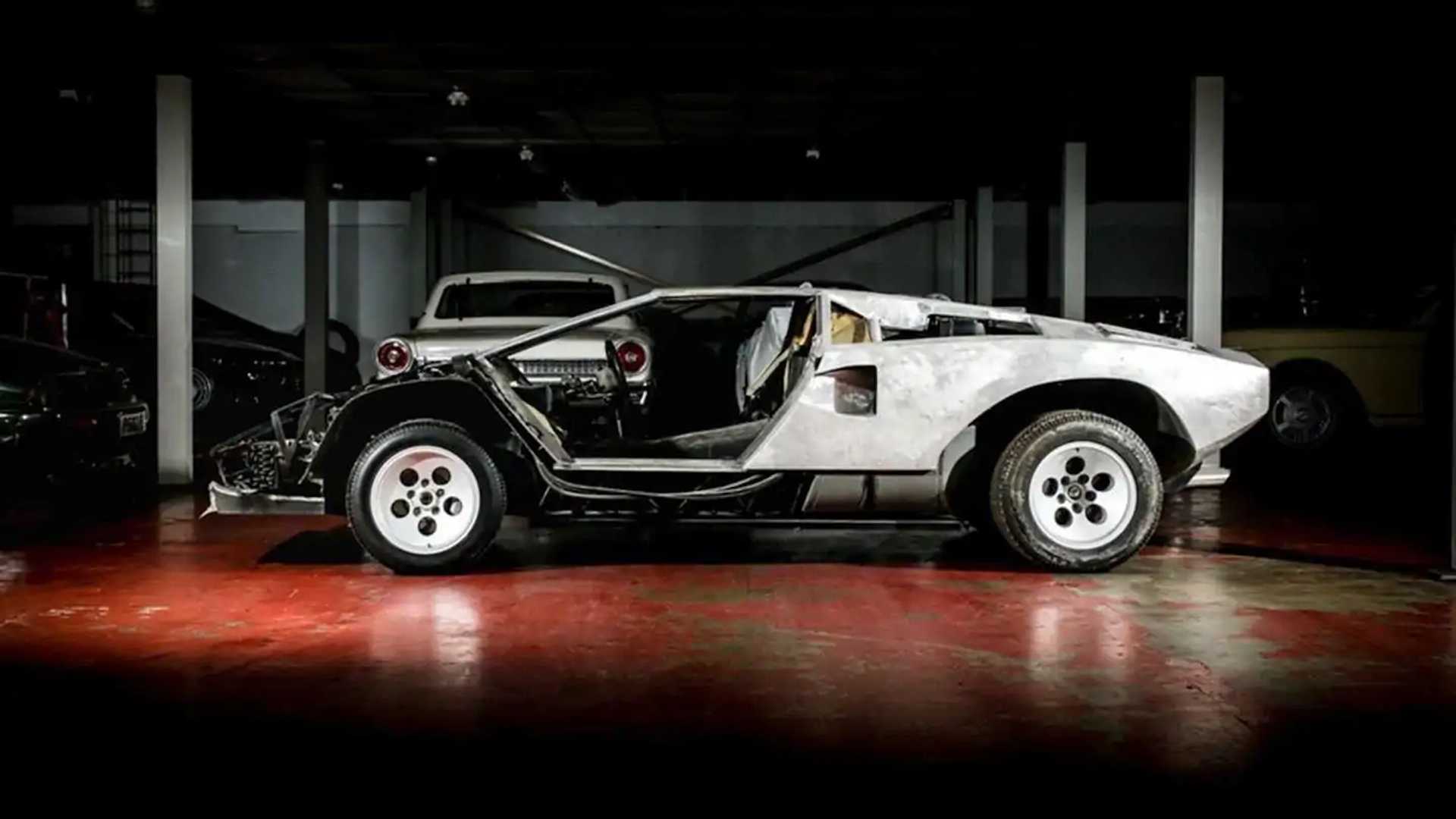 Lamborghini Countach Review, Pricing, and Specs