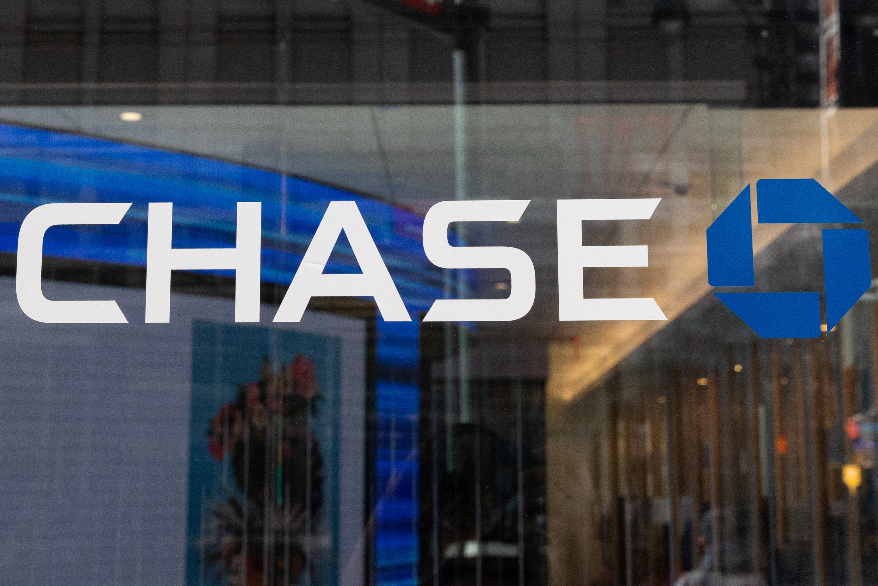 JPMorgan's UK bank Chase to ban crypto transactions | Reuters