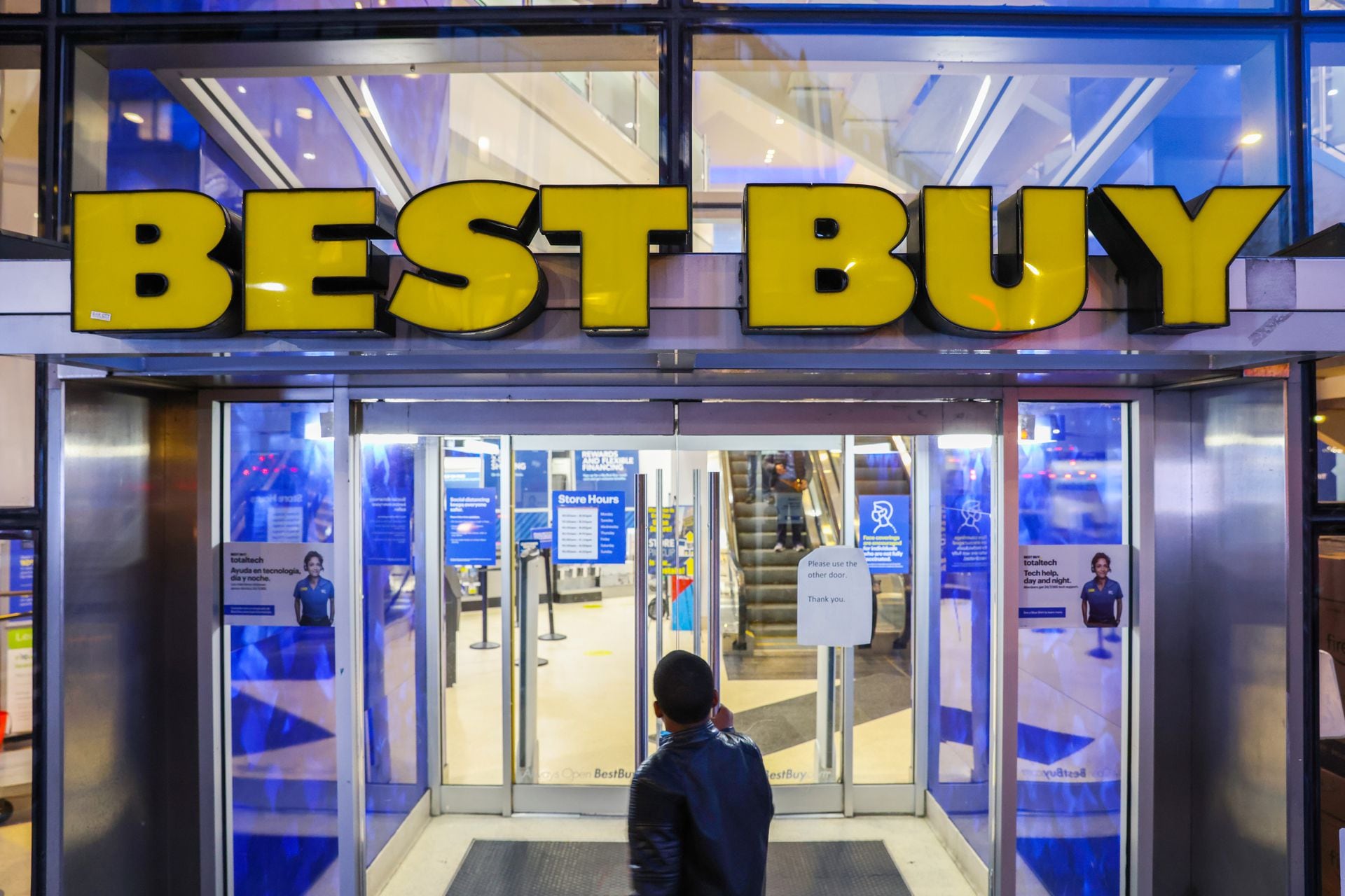 Is Best Buy open today on Thanksgiving ? - CBS News