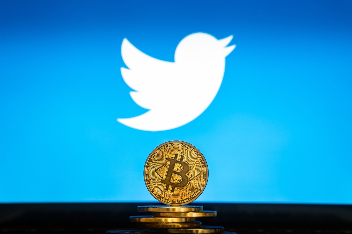 10 Best Blockchain Twitter Accounts to Follow