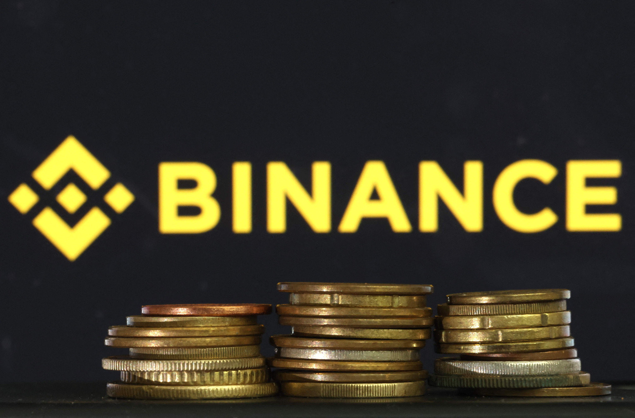 Coinbase Officially Suspends Binance USD Stablecoin Trading