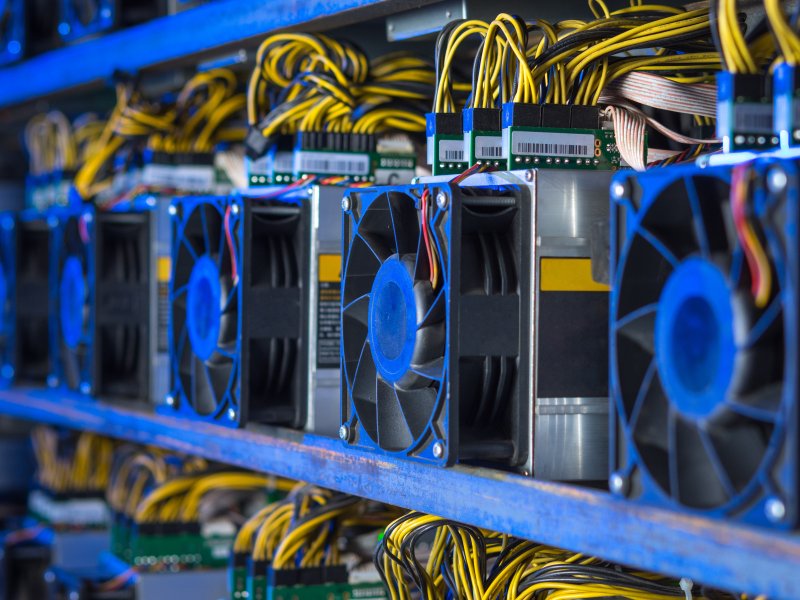 CleanSpark Aims to Grow Bitcoin Mining Output Over 20% Through Immersion Cooling