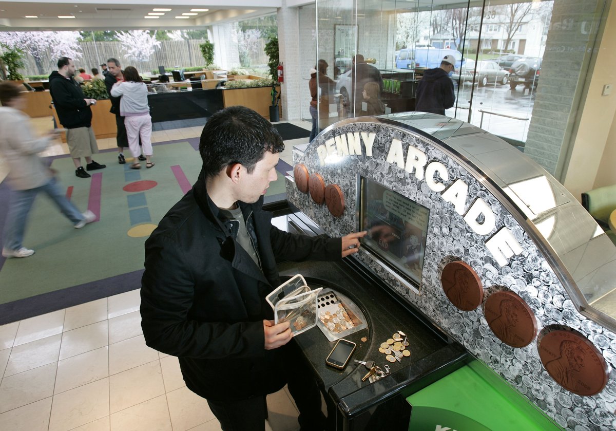 Banks Use Coin Counting Machines To Attract Customers - CBS Boston