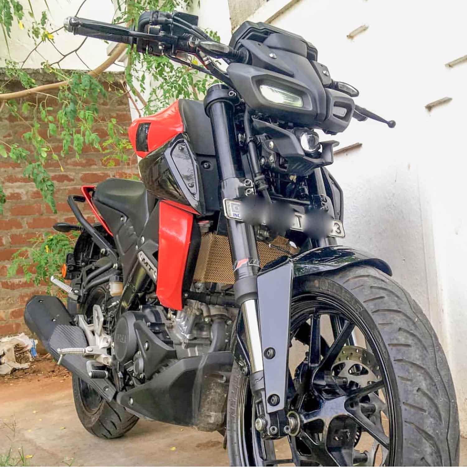 Here Is India’s First MT15 Customised With USD Forks