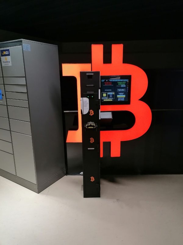 Bitcoin ATM machine in Madrid at WOY Mobile shop - Lamassu |