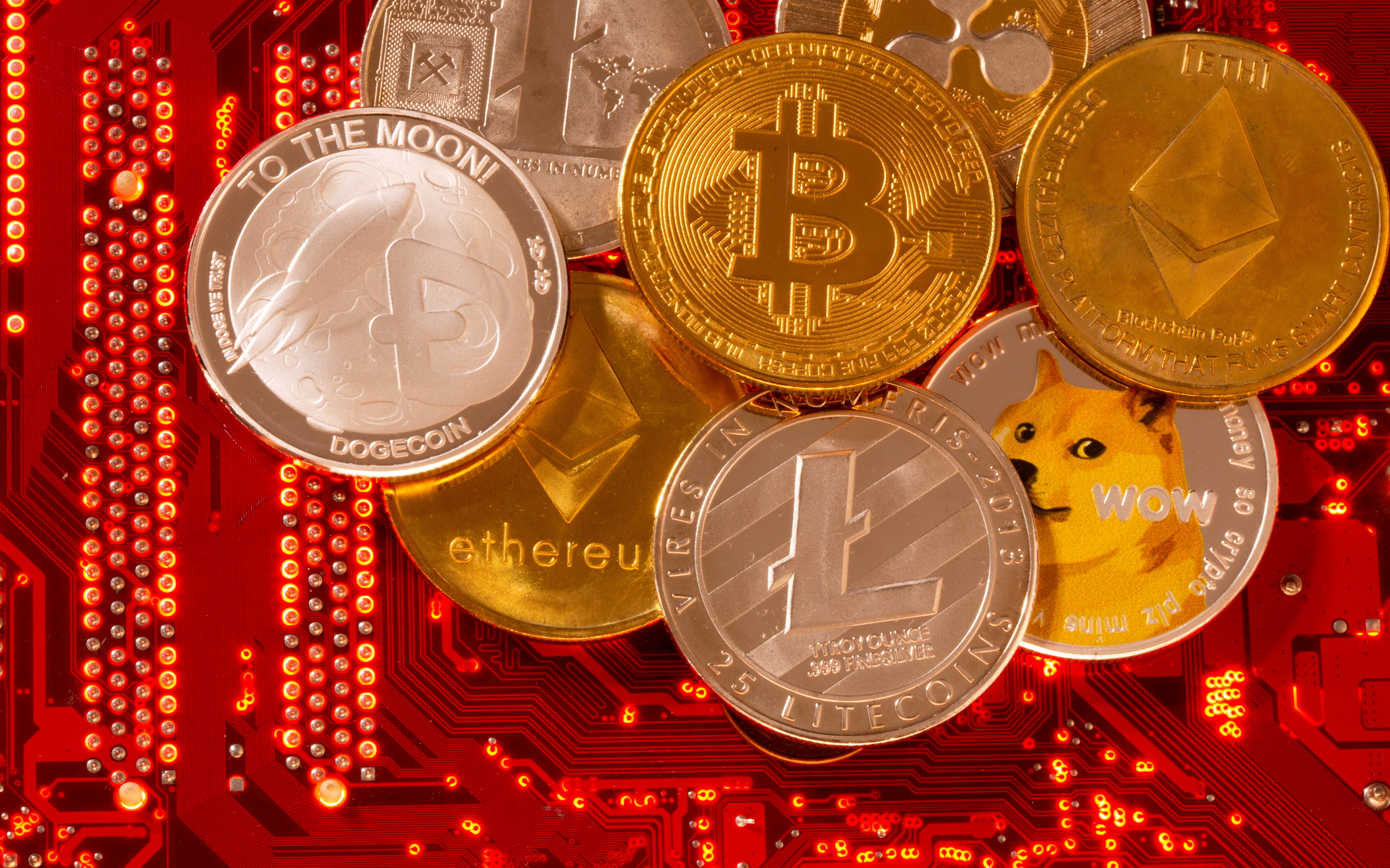 Cryptocurrency - Bitcoin (BTC) Ethereum (ETH) Litecoin (LTC) & Dogecoin (DOGE)