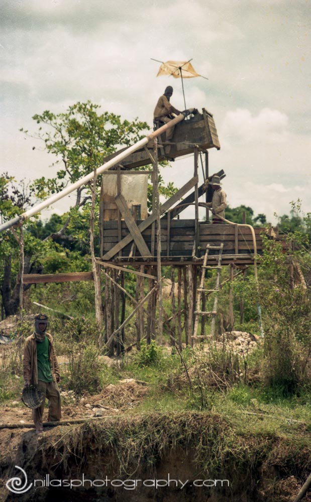 File:Diamond mining in Martapura, Know Indonesia Know Your Friend, pjpg - Wikipedia