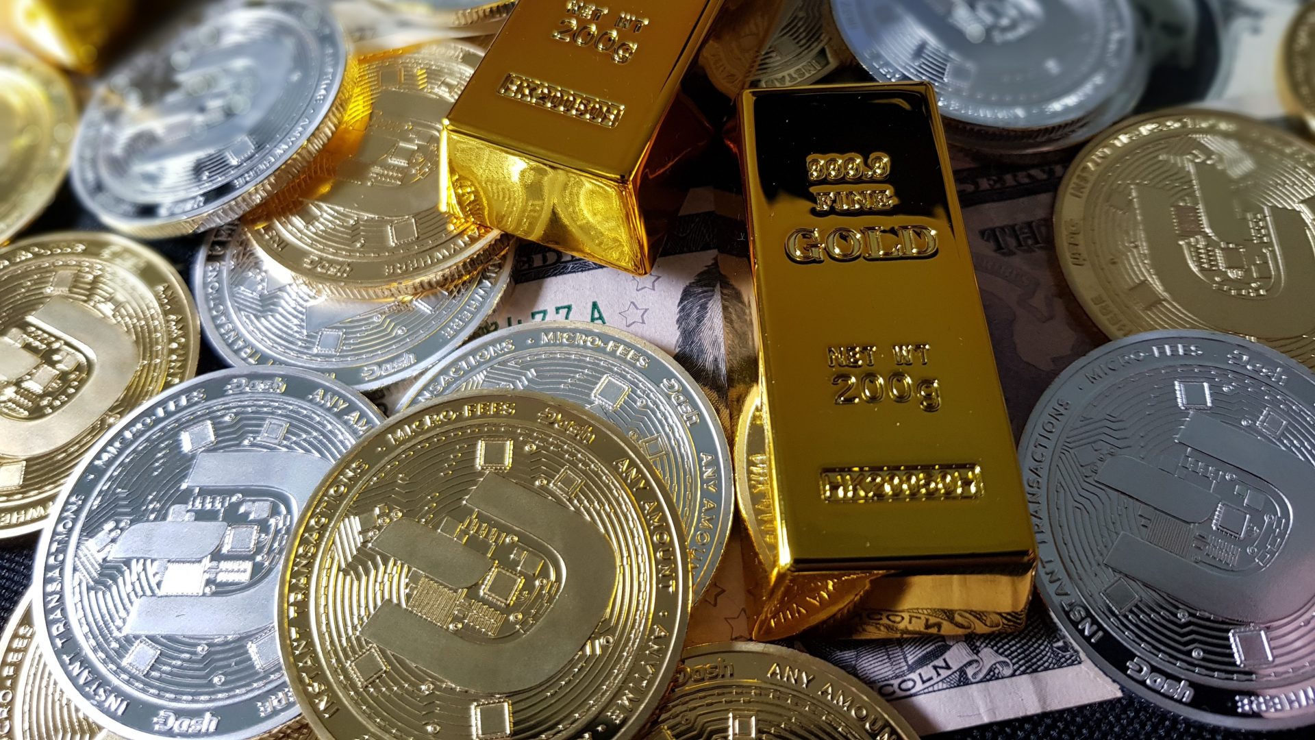 ‘Rich Dad’ R. Kiyosaki: Save gold, silver, Bitcoin, as leaders want war