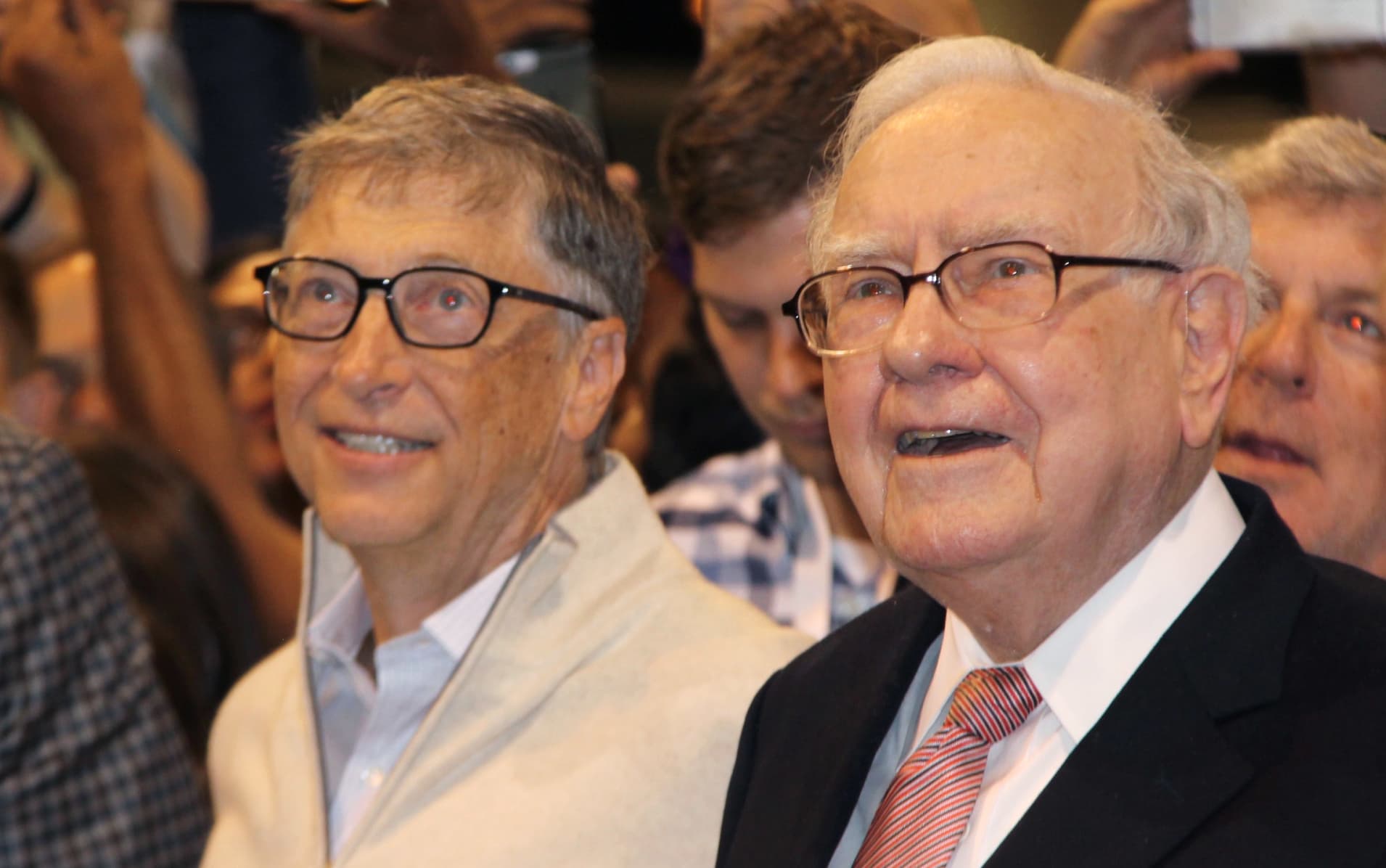 What Do Bill Gates and Warren Buffett Have to Say About Bitcoin? | The Motley Fool Canada